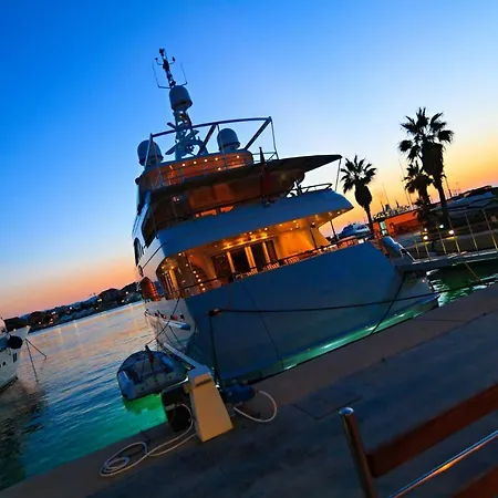 Esmeralda Vyb Apartament *